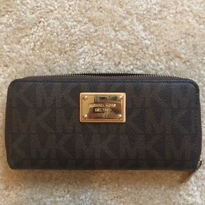 Michael Kors MK Logo wallet